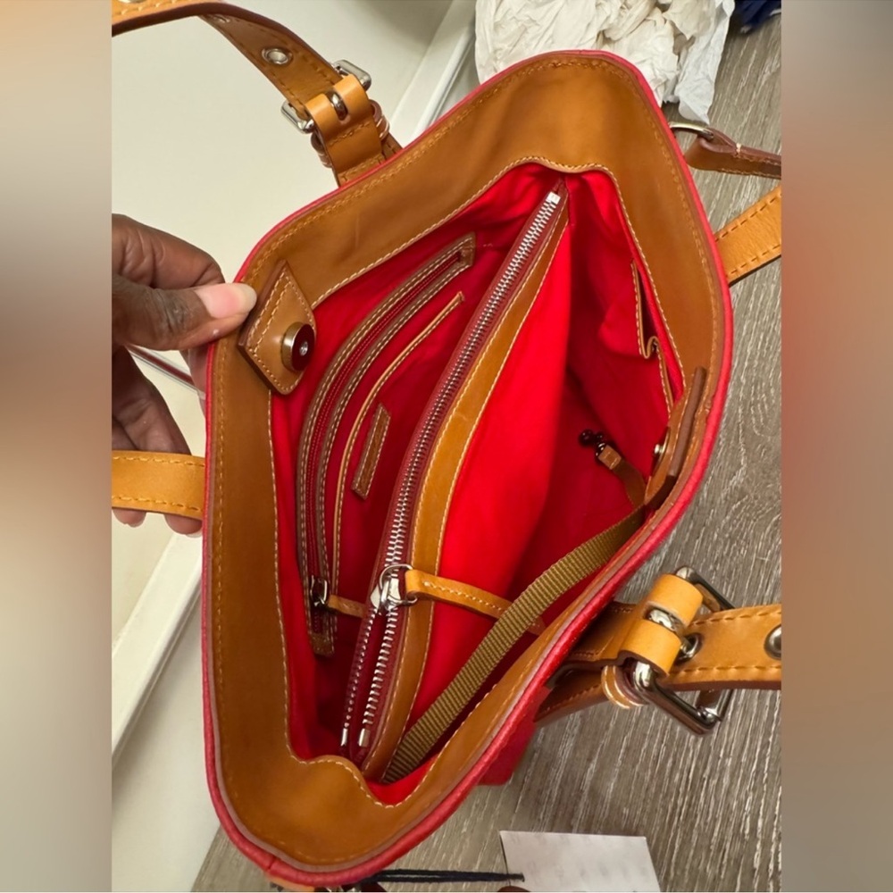 New Dooney & Bourke Emily Tote – Red Pebble Leather with Crossbody Strap - Picture 7 of 10